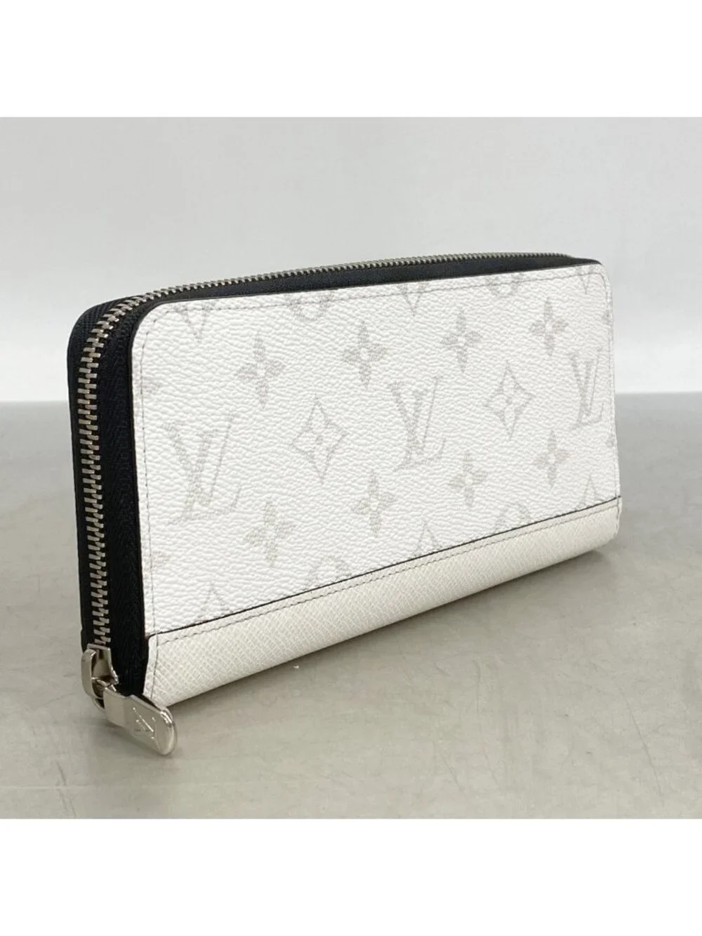 Louis Vuitton Wallet Taigarama Zippy Horizontal Optic White